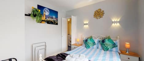 3 bedrooms, desk, iron/ironing board, travel crib