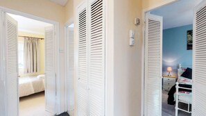 3 bedrooms, desk, iron/ironing board, travel cot - Orchard in Orpington (St Paul's Cray, Orpington) (Orpington)