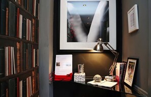 Interior - HOUSE WITH PRIVATE GARDEN AND PETS ALLOWED . Monthly bookings at £2500 pcm (Cheltenham)