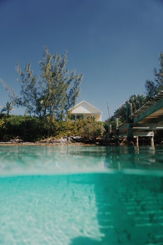 5 minutes from Harbour Island!