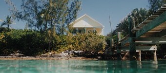 5 minutes from Harbour Island!