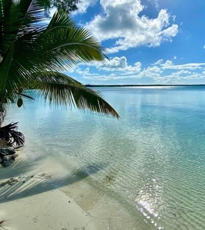 5 minutes from Harbour Island!