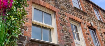 Cosy cottage in sleepy village yet only 5 minute drive to Truro city centre. 