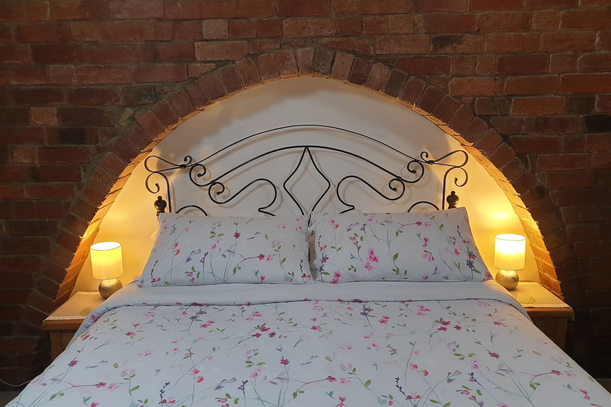 Deluxe King Room | 1 bedroom, Egyptian cotton sheets, premium bedding