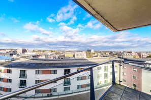 Property grounds - Royal Tower, 2 bed apartment, stones throw to train station and city centre (Chelmsford)