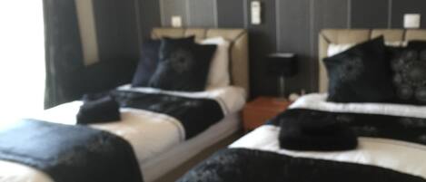 3 Schlafzimmer, Zimmersafe, Bügeleisen/Bügelbrett, Reisekinderbett