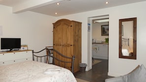 1 slaapkamer, een strijkplank/strijkijzer, gratis wifi, beddengoed