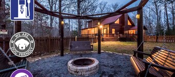 🌲Mountain Hideaway 📶WiFi 💦 Hot tub, 🐶 friendly Fenced Yard, EV charger🔌