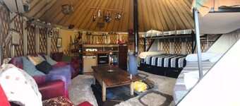 Secret floW Mountain Resort - Off-grid Eco Yurt