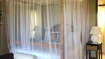 2 Schlafzimmer, Zimmersafe, Schreibtisch, Bügeleisen/Bügelbrett