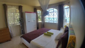 3 slaapkamers, een strijkplank/strijkijzer, wifi, beddengoed