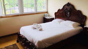 4 Schlafzimmer, Bügeleisen/Bügelbrett, Internetzugang, Bettwäsche