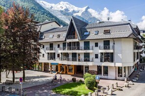Exterior - Chamonix Apartment - split level property, amazing central location - With WIFI (Chamonix-Mont-Blanc)