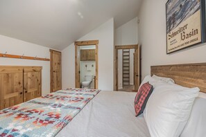 3 quartos, ferros/tábuas de passar roupa, berço de viagem