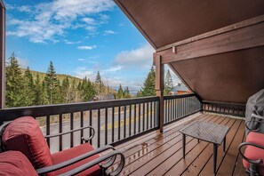 Property grounds - Ski in Ski out 3 bed/2bath+, with hot tub and lake views. (Sandpoint)
