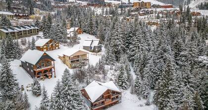 Ski in Ski out 3 bed/2bath+, with hot tub and lake views.