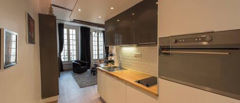 ثلاجة، ميكروويف، فرن، غسالة أطباق