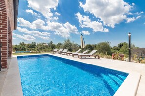 Pool - Villa Ingrid with large pool near Porec (Porec)