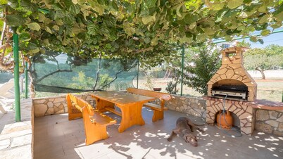 Villa Ulika Pool, Garden, BBQ, perfect for family