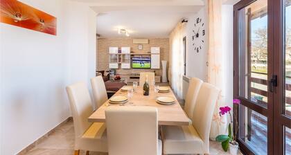 Villa Ulika Pool, Garten, Grill, ideal für Familien