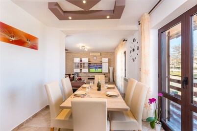 Villa Ulika Pool, Garden, BBQ, perfect for family