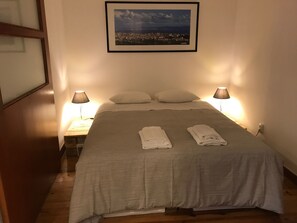 1 soverom, strykejern/-brett, internettilgang og sengetøy