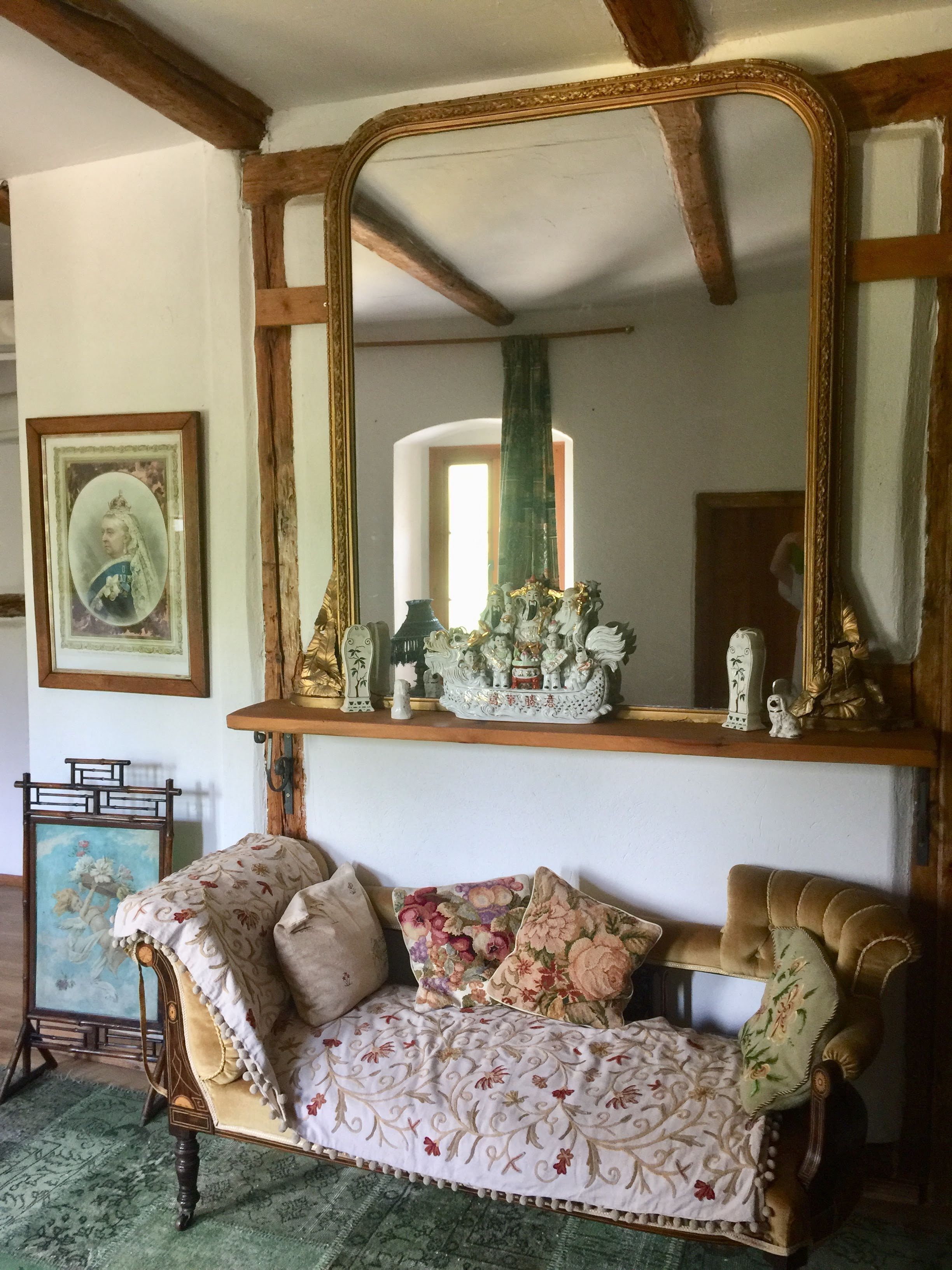 テレビ、暖炉、DVD プレーヤー、卓球台