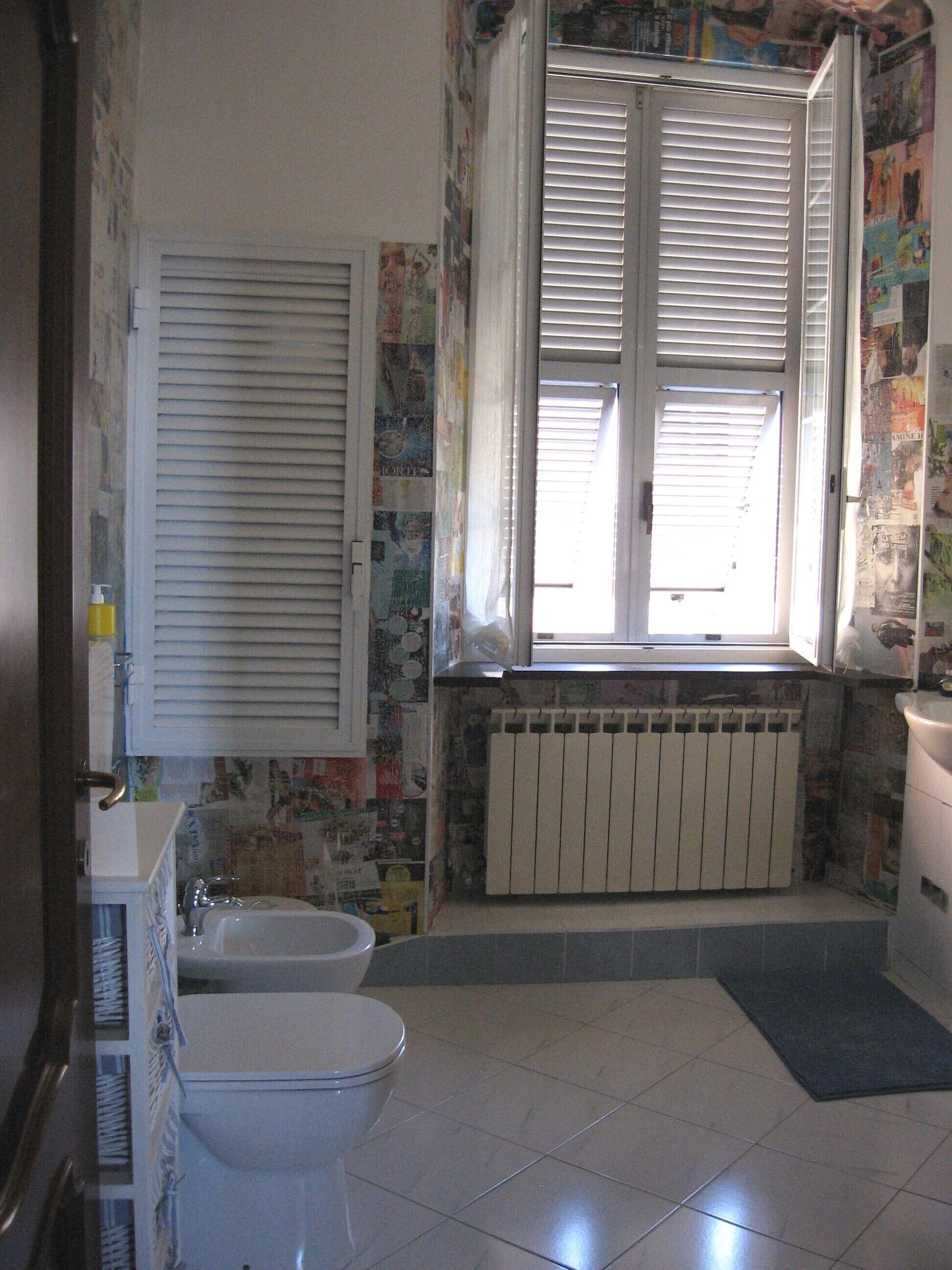 Regadera, tina de hidromasaje, amenidades de baño gratuitas 