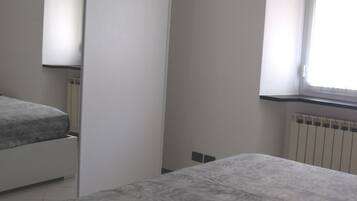 2 Schlafzimmer, Schreibtisch, Bügeleisen/Bügelbrett, kostenloses WLAN