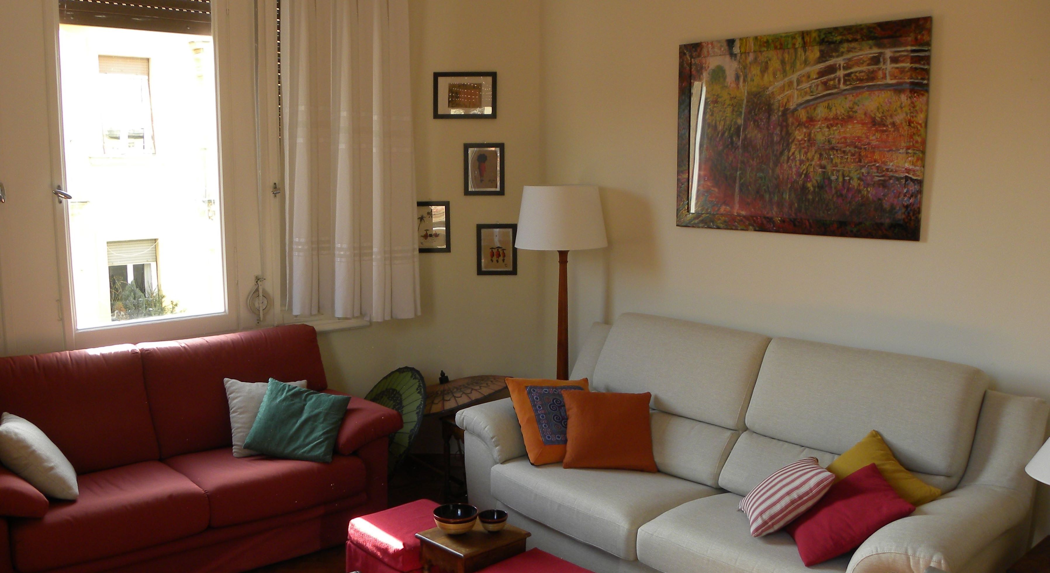 Fernseher, DVD-Player, Bücher, Stereoanlage