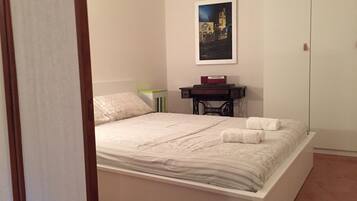 1 Schlafzimmer, Schreibtisch, Bügeleisen/Bügelbrett, kostenloses WLAN