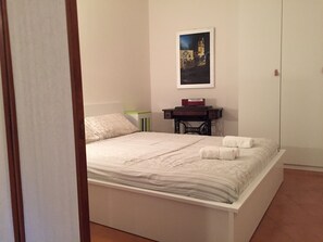 1 bedroom, desk, iron/ironing board, free WiFi