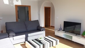 TV - VILLA FAIA - NEAR THE SEA (Caniço)