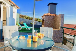 Outdoor dining - Cantinho da Calçada Near Same Hiking (with nice view, heat & air-condition) (Arco da Calheta)