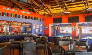 Bar (on property) - Beachfront, Fully equipped apartment Zuana Beach Resort (90 m2) Santa Marta (Santa Marta)