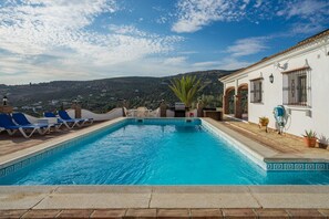 حمّام سباحة خارجي