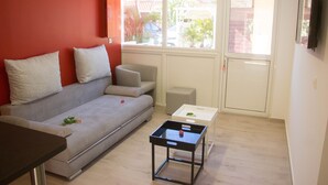 TV - Seasonal rental TROIS-ÎLETS Martinique Residence - Swimming pool - Beach - Calme. (Trois-îlets)