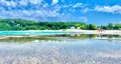 Cozy Cedar Cottage Just Off Scenic M22 by Lower Herring Lake