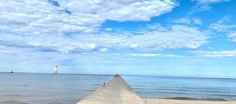 Cozy Cedar Cottage Just Off Scenic M22 by Lower Herring Lake