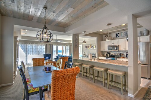 BEAUTIFUL LAKE VIEW & JUST STEPS FROM THE POOL, 3BD/3BA CONDO W/ 12X40 BOAT SLIP