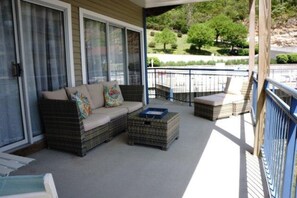 Terrace/patio - BEAUTIFUL LAKE VIEW & JUST STEPS FROM THE POOL, 3BD/3BA CONDO W/ 12X40 BOAT SLIP (Lake Ozark)