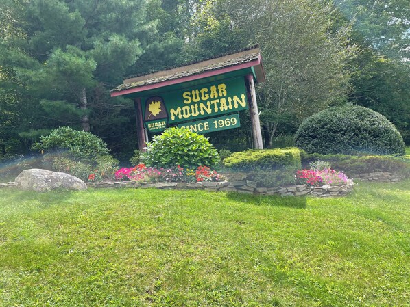 Property grounds - Beautiful mountain getaway close to it all! (Sugar Mountain)