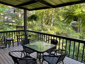 Outdoor dining - Beautiful mountain getaway close to it all! (Sugar Mountain)