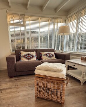 Smart TV, fireplace, DVD player, ping pong