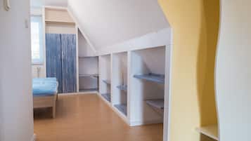 3 Schlafzimmer, Reisekinderbett, kostenloses WLAN, Bettwäsche