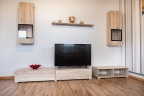 Interior - Vacation apartment with roof terrace and idyllic view of the village lake (Demen)