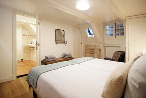 2 bedrooms, in-room safe, desk, soundproofing