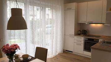 Réfrigérateur, four, plaque de cuisson, lave-vaisselle