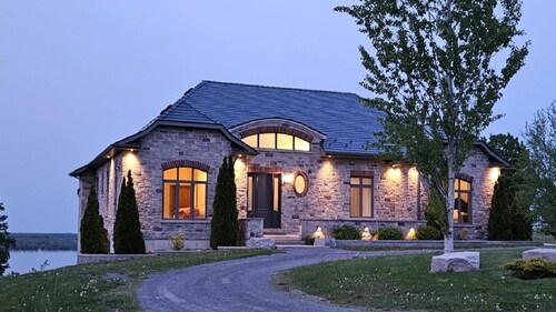 Luxury Vacation Rental Home in Prince Edward County Ontario