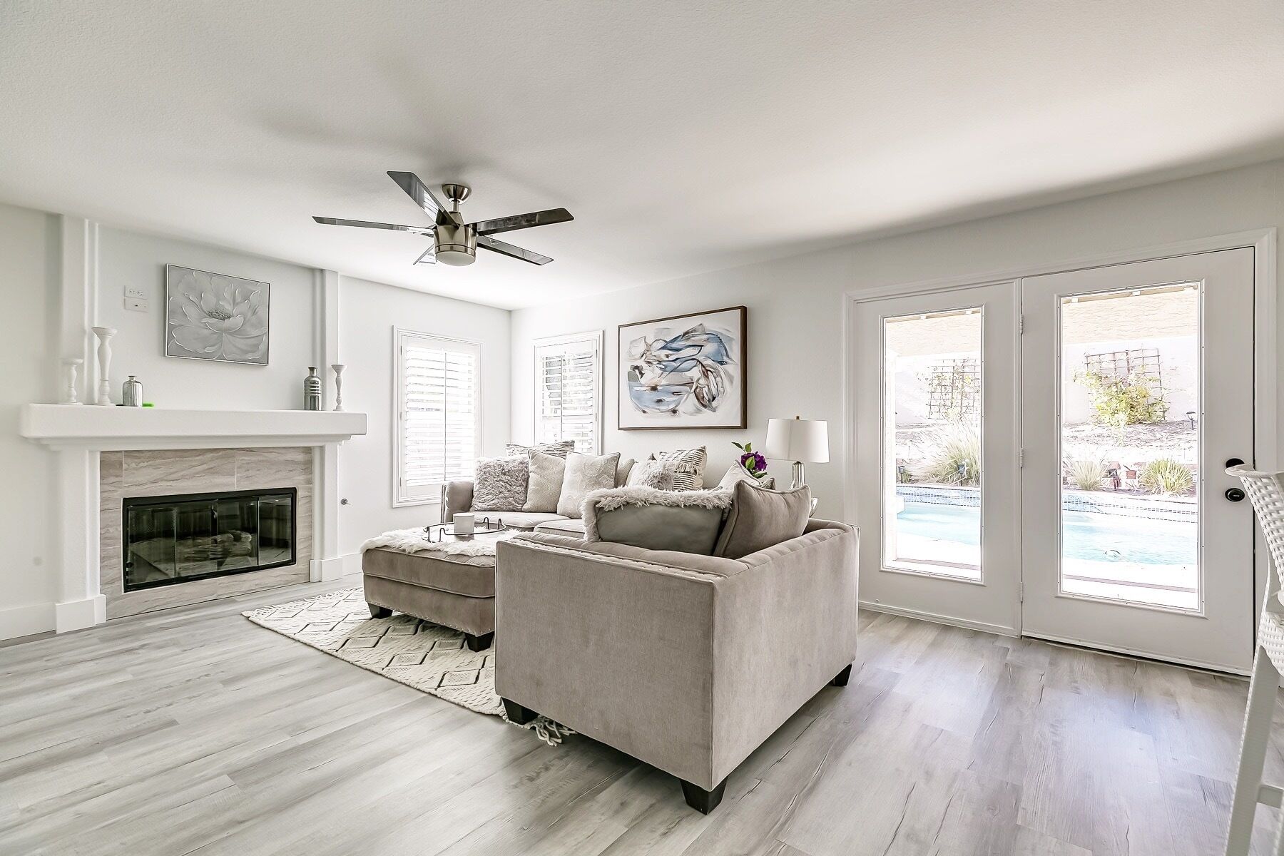 Téléviseur, foyer, Netflix, services de diffusion en continu